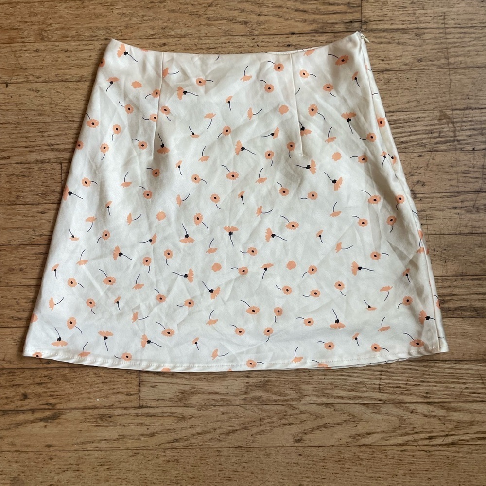 Princess Polly Chloe floral silky feeling side zip skirt size 4